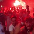 Arthur mostra o «climinha» da festa com os adeptos do Benfica