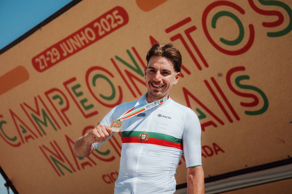 Dorido, raspado e abalado após queda, Ivo Oliveira acaba campeão. «Esta é especial!»