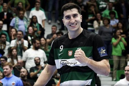 O central argentino Pedro Martinez vai regressar a casa mas leva os leões no coração. Foto Sporting