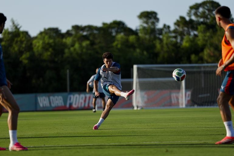 João Neves no treino da Seleção após empate com a Colômbia - Foto: FPF