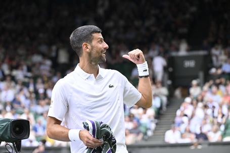 VÍDEO: pedido de casamento trava jogo e Djokovic faz exigência