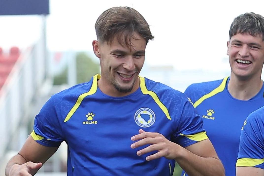 Dedic no treino da seleção da Bósnia — Foto: nfsbih_official/Instagram
nfsbih_official