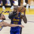 Curry e LeBron James- Foto: IMAGO