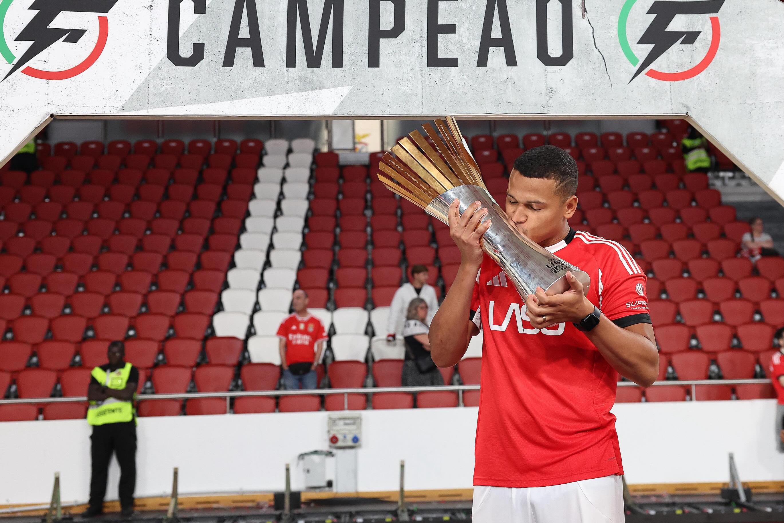 Jacaré, pivot brasileiro de 27 anos do Benfica - Foto: @jacare_99