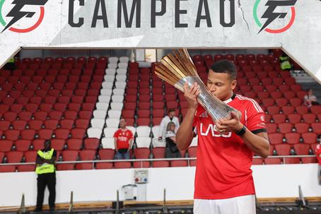 Jacaré, pivot brasileiro de 27 anos do Benfica - Foto: @jacare_99