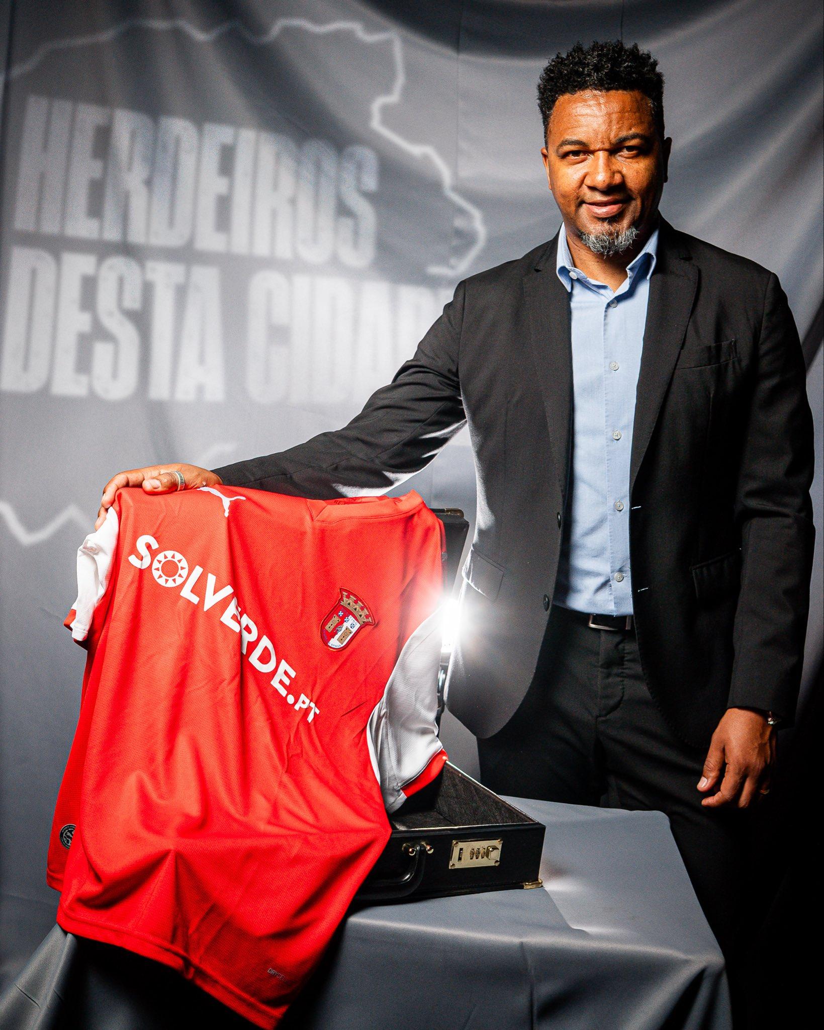 Alan exibe camisola do SC Braga - Foto: SC Braga