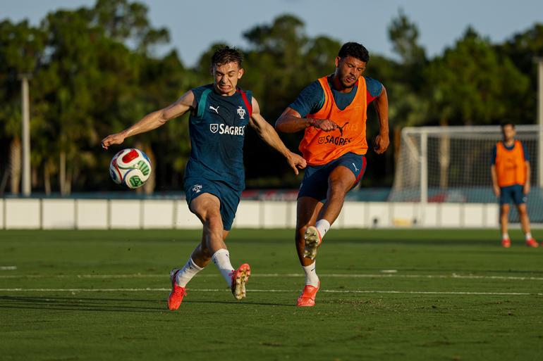 Francisco Conceição e Matheus Nunes no treino da Seleção após empate com a Colômbia - Foto: FPF