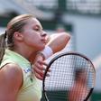 Deslumbrou em Roland Garros mas caiu em Wimbledon à primeira com derrota dramática