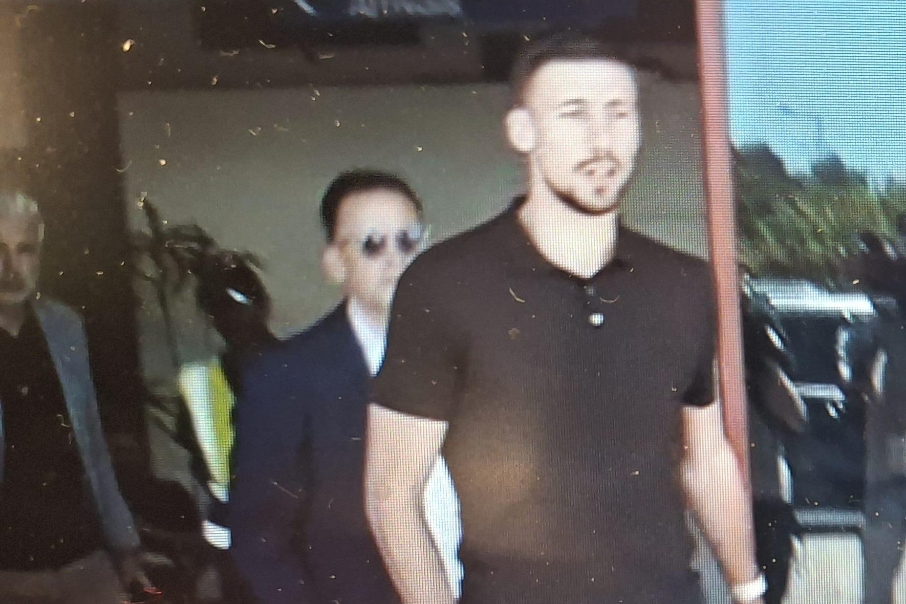 Lenglet na chegada a Lisboa