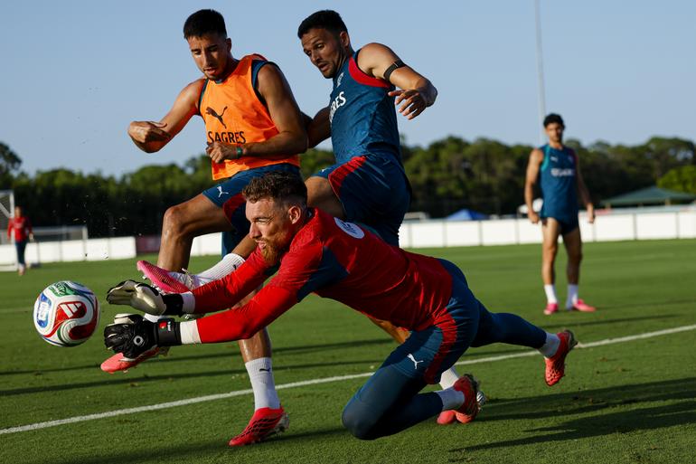 Gonçalo Inácio, Gonçalo Ramos e José Sá no treino da Seleção após empate com a Colômbia - Foto: FPF