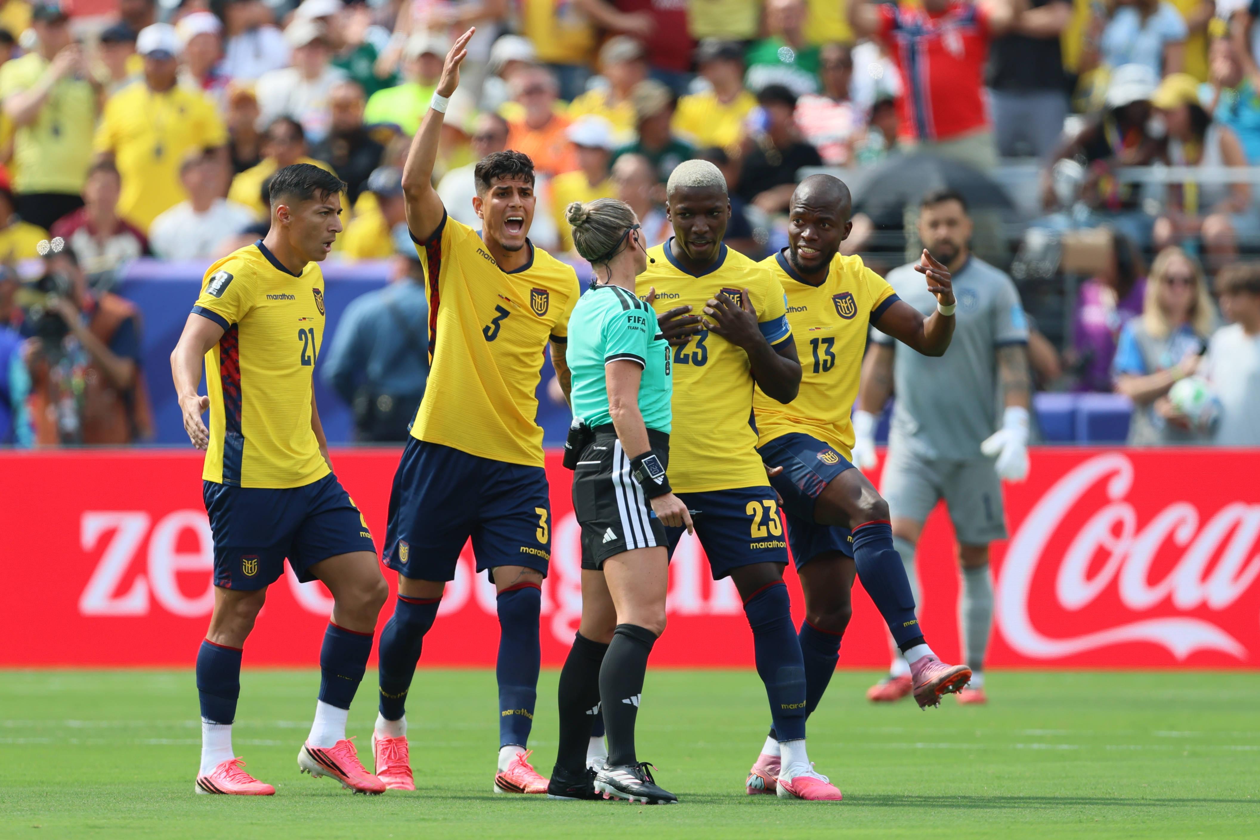 Moises Caicedo já assumiu a braçadeira na presença de Enner Valencia