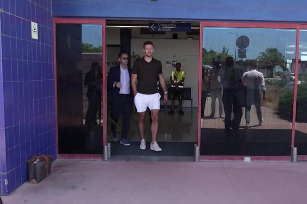 As imagens da chegada de Lenglet para reforçar o Benfica