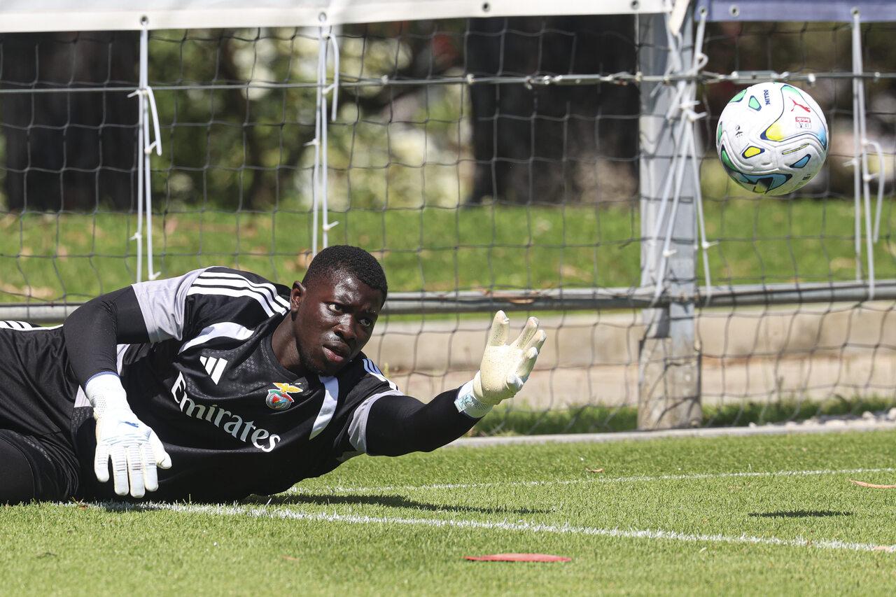 Samuel Soares disputa o lugar na baliza do Benfica com Trubin - Foto: Benfica