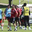 Marco Silva sorridente no treino do Benfica - Foto: Benfica
