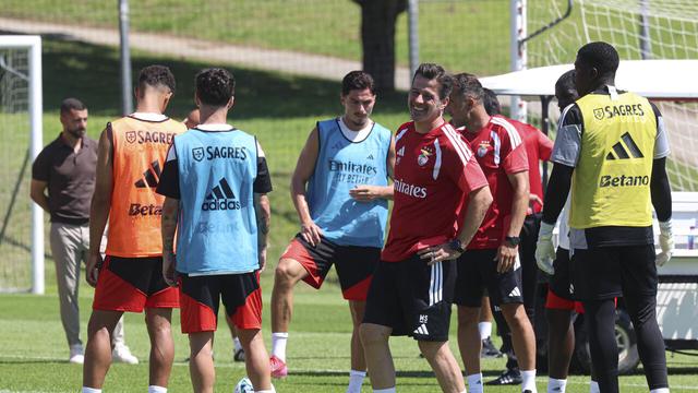 Marco Silva sorridente no treino do Benfica - Foto: Benfica