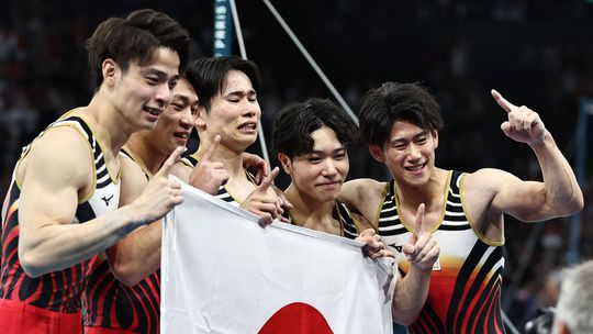 Japão vence concurso por equipas de ginástica artística masculina