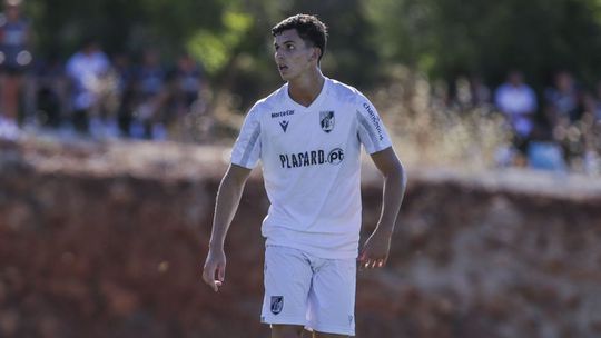 Vitória de Guimarães: Gonçalo Nogueira renova e segue para Paços de Ferreira