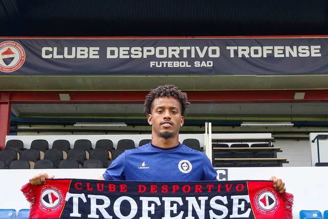 Oficial: Aves SAD volta a ceder avançado ao Trofense