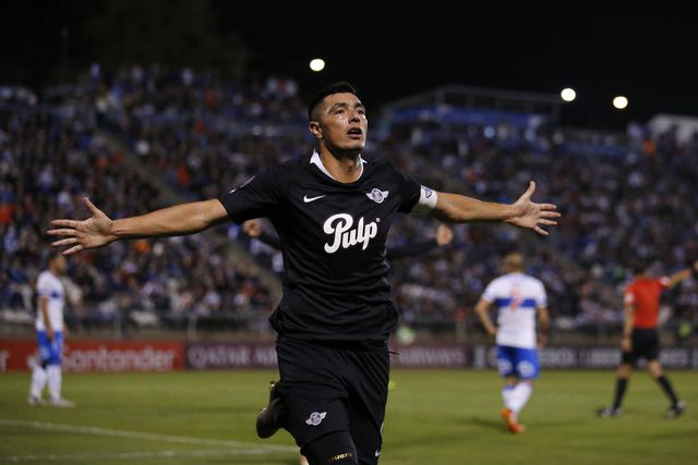 Vídeo: aos 41 anos, Óscar Cardozo continua de pé quente