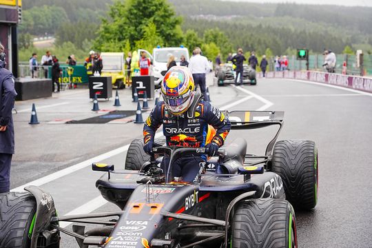 Sergio Pérez vai continuar na Red Bull até pelo menos ao fim do ano