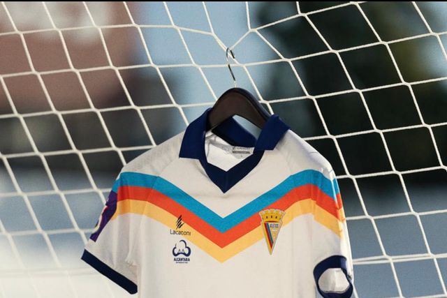 Por que é que o Atlético (da Tapadinha) está a fazer furor