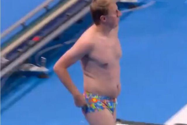 Nadador-salvador protagoniza momento caricato