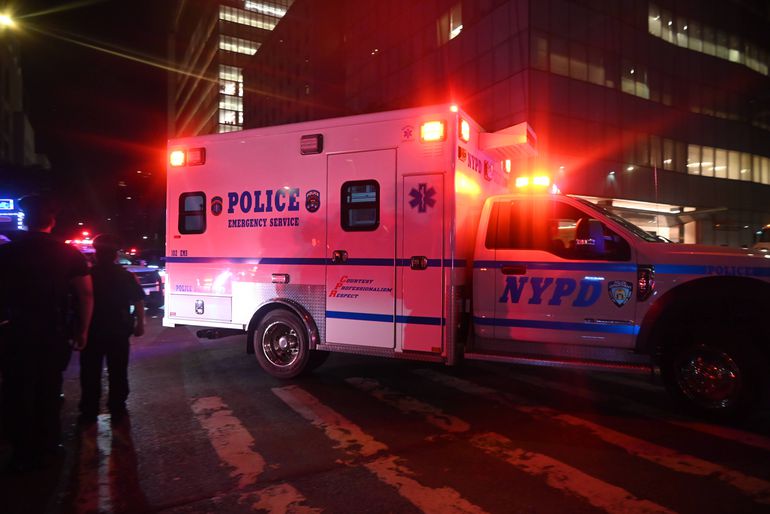 Polícia junto ao edifício onde ocorreu o tiroteio, na Park Avenue, Nova Iorque