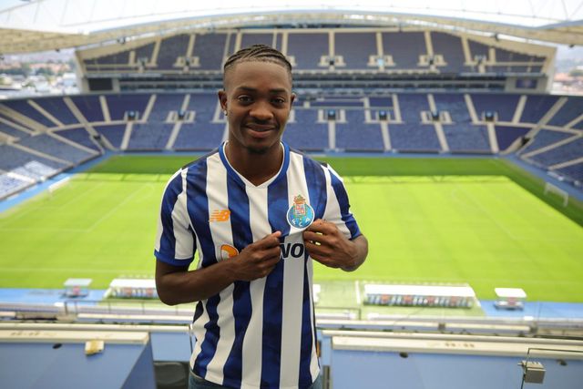 Internacional angolano está a ser bastante cobiçado e o seu futuro pode passar pela Turquia (Foto: FC Porto)