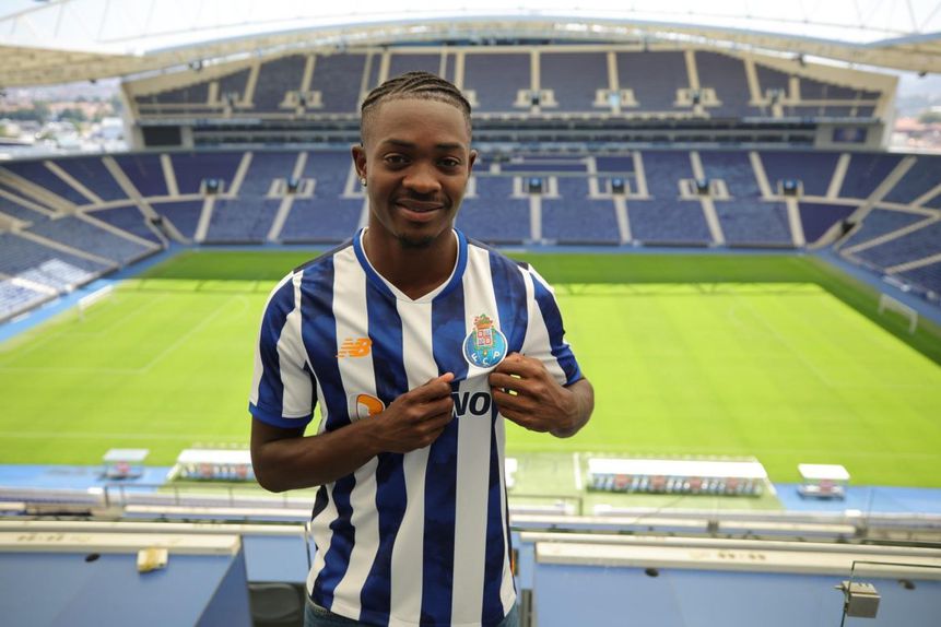 Internacional angolano está a ser bastante cobiçado e o seu futuro pode passar pela Turquia (Foto: FC Porto)