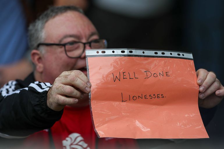 Adeptos deram apoio à seleção inglesa feminina (IMAGO)