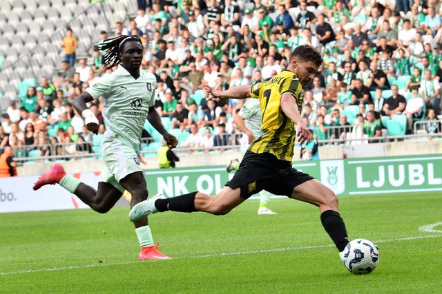 Jorginho, jogador do Kairat Almaty marcou o segundo golo da partida Foto: IMAGO