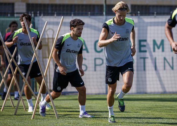 Pedro Gonçalves no treino desta terça-feira, em Alcochete, com Hjulmand