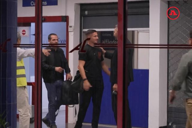 As imagens da chegada de Ivanovic para reforçar o Benfica