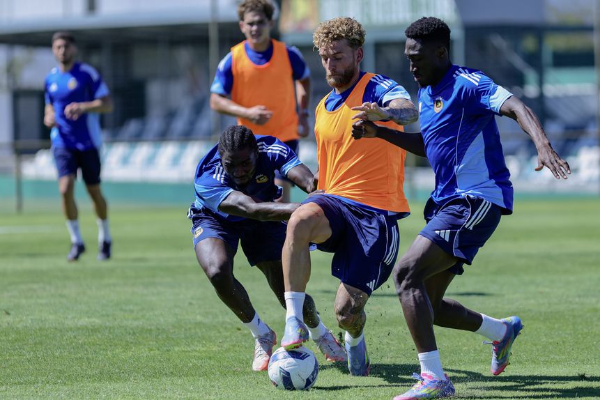 Formação orientada por Sotiris Silaidopoulos já trabalha no conforto do lar (Foto: Rio Ave)