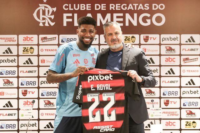 Emerson Royal ao lado de José Boto no Flamengo