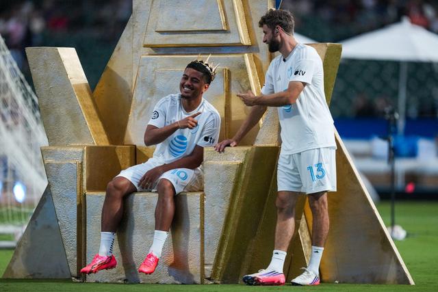 Evander depois igualou o recorde de Muller - Foto: MLS