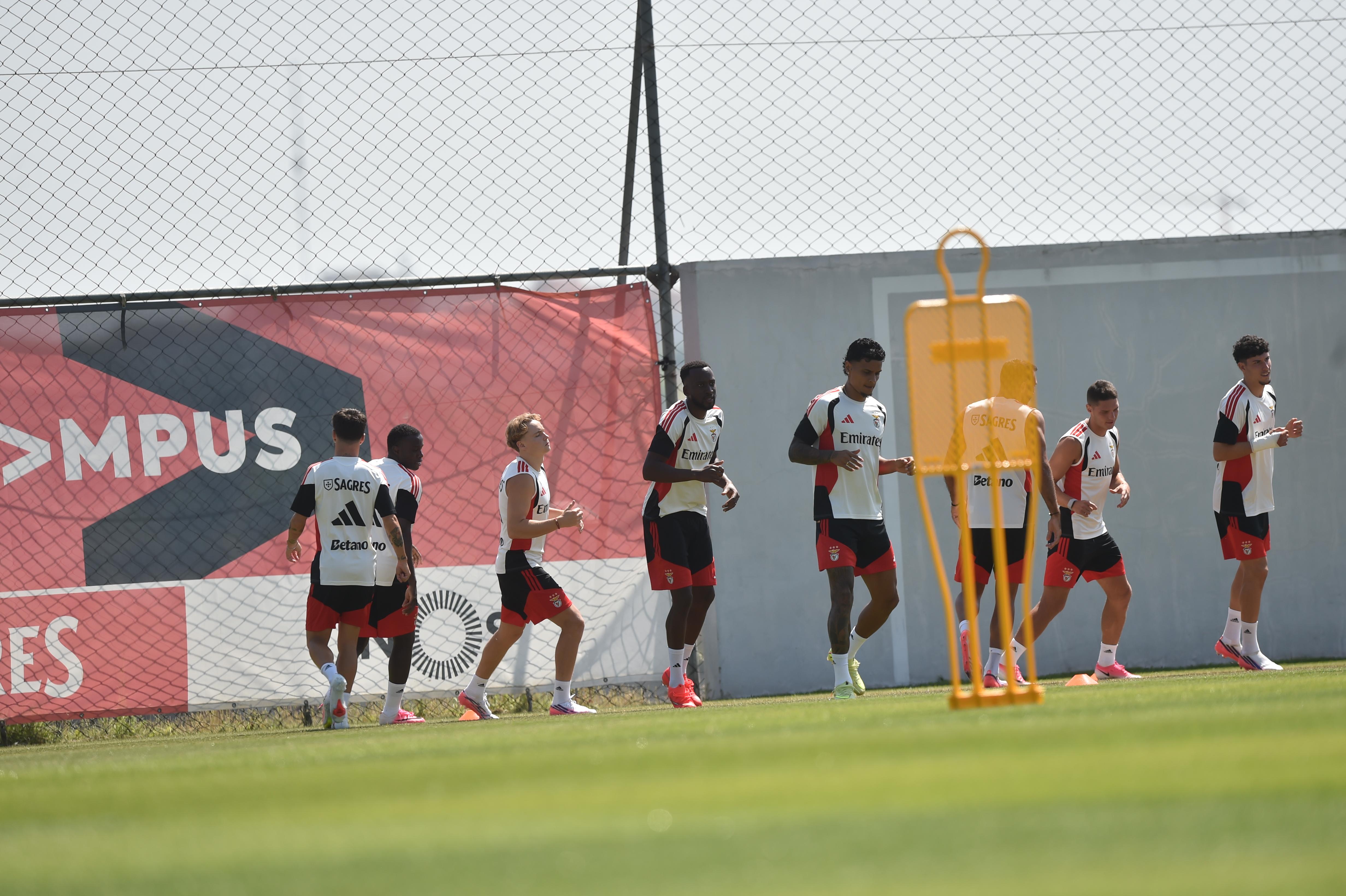 Ríos,  Schjelderup e Lukebakio estão de regresso ao Seixal após a participação no Mundial - Foto: Miguel Nunes