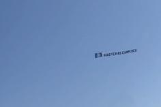 Mensagem no céu do Algarve aos campeões
