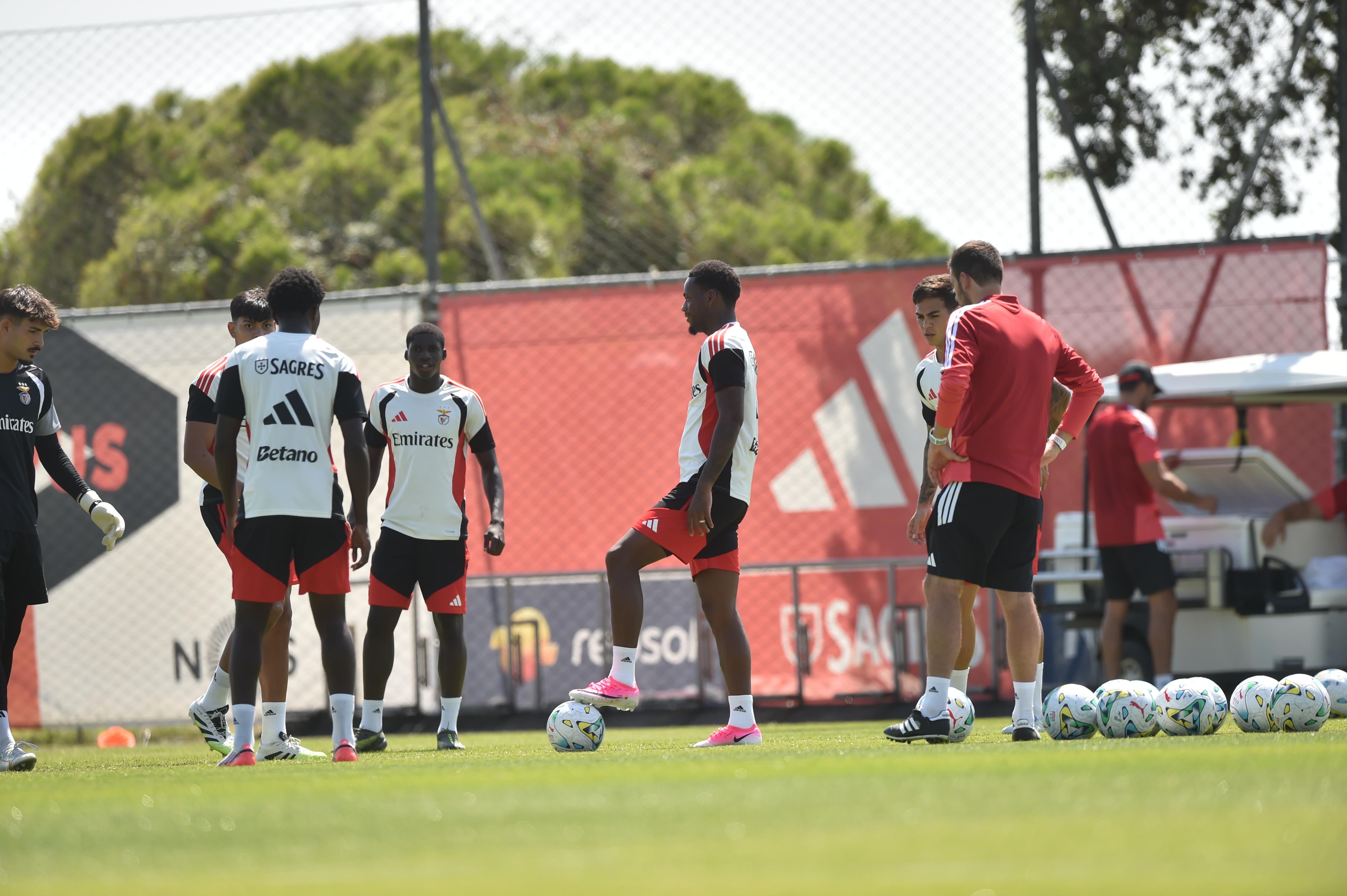 Jhon Durán espera a estreia oficial na equipa do Benfica - Foto: Miguel Nunes