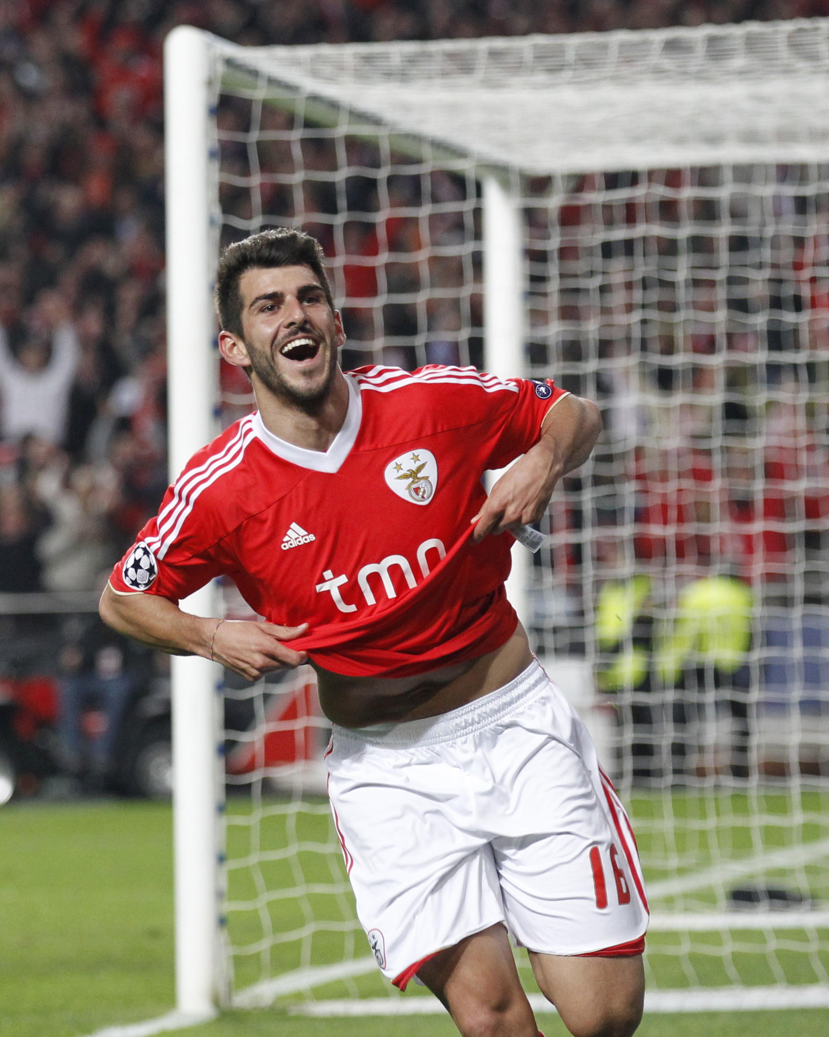 Em 2011/12, o Benfica virou frente ao Zenit, de Bruno Alves e Danny, nos oitavos da Champions. Após derrota (2-3) na Rússia, as águias de Jesus venceram na Luz, na 2.ª mão, por 2-0, com golos de Maxi Pereira e Nélson Oliveira, aos 90+3' - Foto: A BOLA