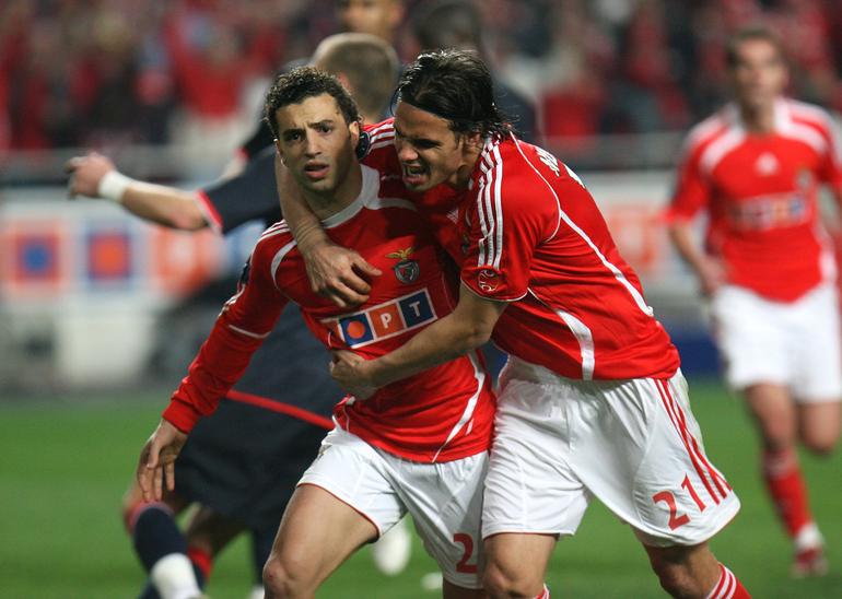 Em 2006/07, o Benfica de Fernando Santos perdeu com o PSG, por 1-2, na 1.ª mão dos oitavos de final da Taça UEFA, mas virou na Luz. Na 2.ª mão, triunfo por 3-1, com golos de Simão (bis) e Petit - Foto: A BOLA