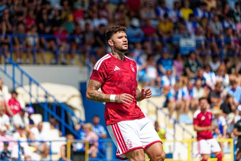 Felipe Rodrigues da Silva, conhecido como Morato. Ex-Benfica é natural de... Francisco Morato, no estado de São Paulo