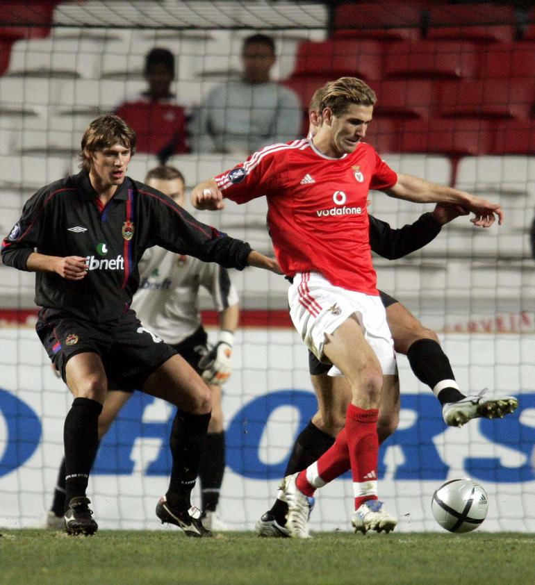 Em 2004/05, o Benfica de Trapattoni perdeu com o CSKA Moscovo, na Rússia, por 0-2, na 1.ª mão dos 16 avos de final da Taça UEFA. Na 2.ª mão, Karadas fez o golo das águias no empate com os russos. Encarnados eliminados - Foto: A BOLA