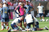 O momento da lesão de Palhinha (Foto: FC Bayern)