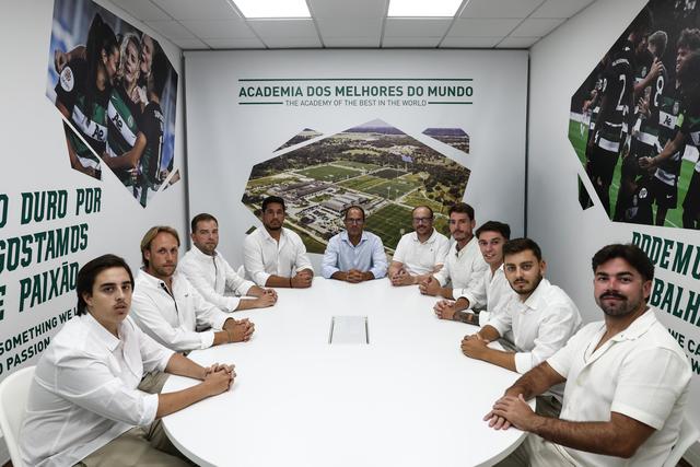 Equipa técnica a trabalhar na Academia Cristiano Ronaldo, em Alcochete - Foto: SPORTING CP