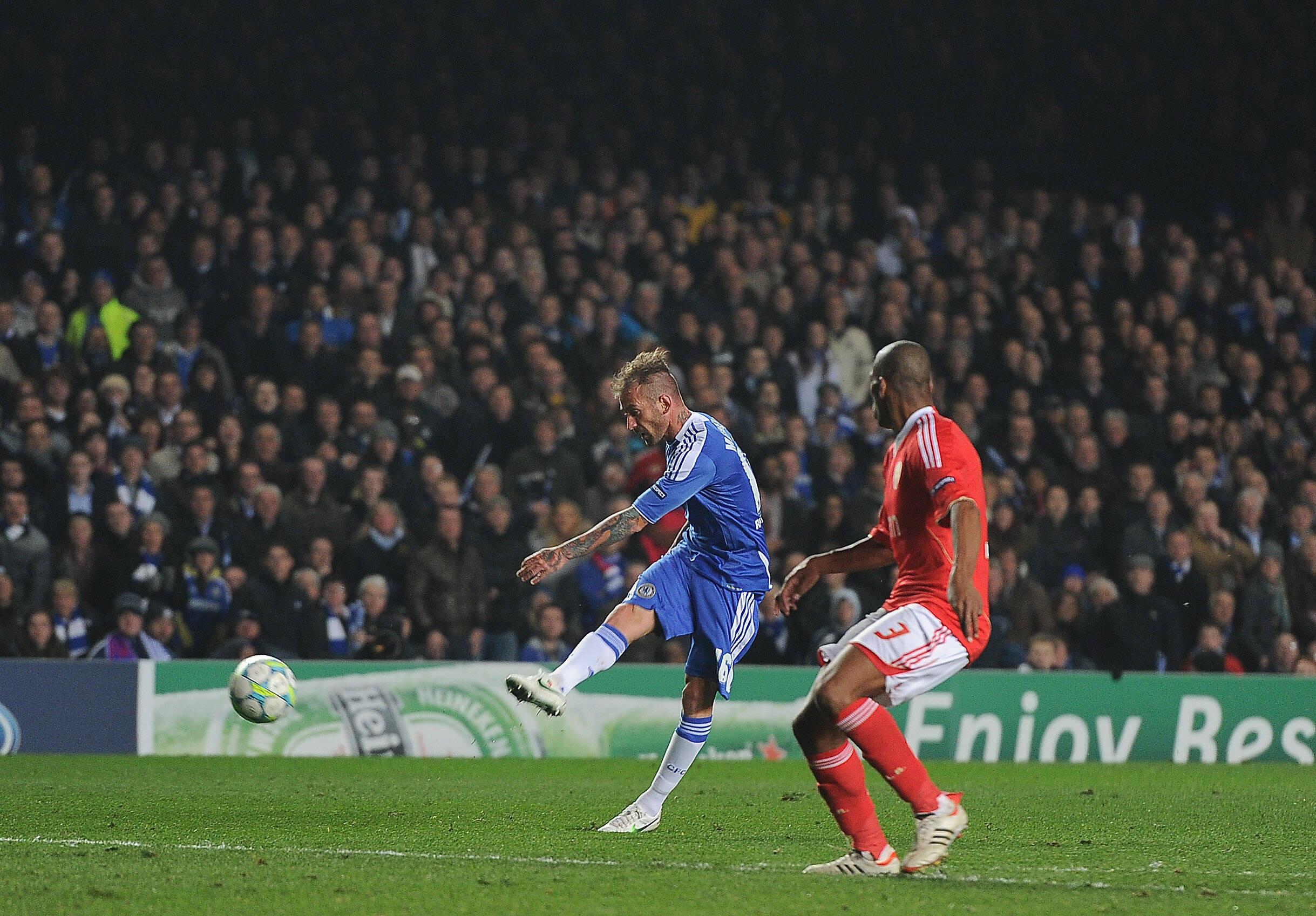 Na mesma época (2011/12), o Benfica caiu nos quartos com o Chelsea. Após derrota na Luz, por 0-1, as águias perderam em Londres, por 1-2, na 2.ª mão. Raúl Meireles fez o segundo dos 'blues' já depois dos 90'