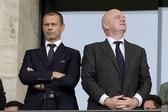 Aleksander Ceferin, presidente da UEFA, e Gianni Infantino, presidente da FIFA