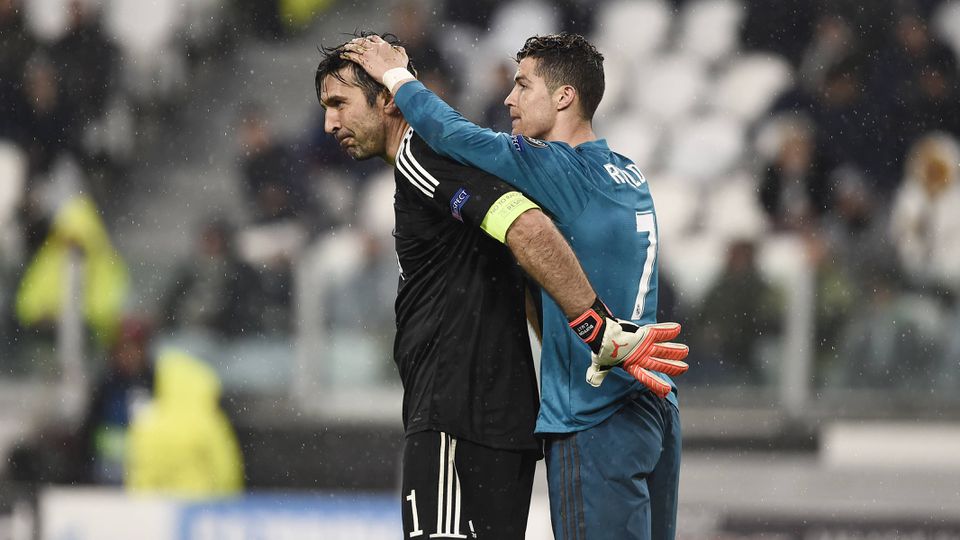 VÍDEO: Ronaldo pede desculpa a Buffon pelo icónico golo de bicicleta