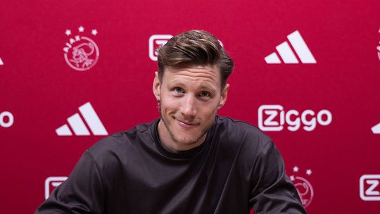 Weghorst confirmado como reforço do Ajax