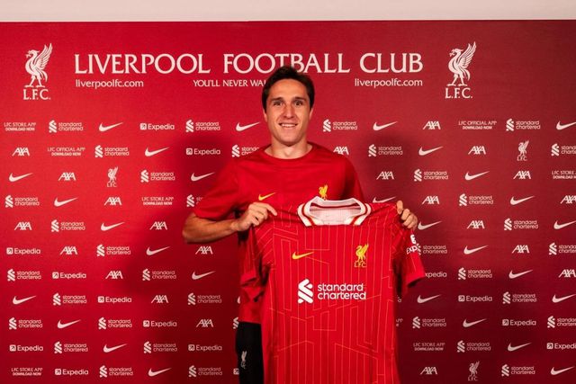 Oficial: Chiesa é reforço do Liverpool